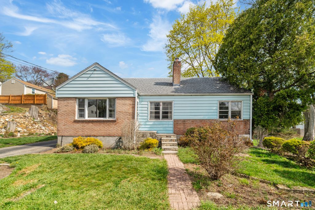 7 Hamburg Street, Shelton, CT 06484