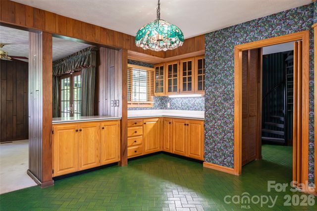 25 E Forest Road, Asheville, NC 28803