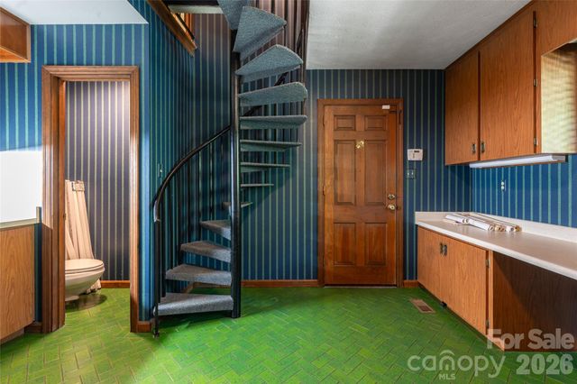 25 E Forest Road, Asheville, NC 28803