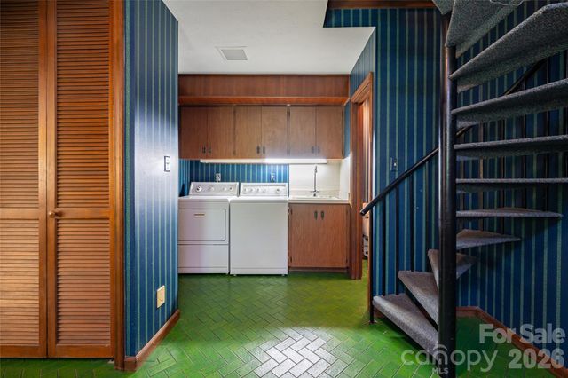 25 E Forest Road, Asheville, NC 28803