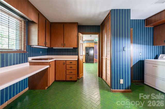 25 E Forest Road, Asheville, NC 28803