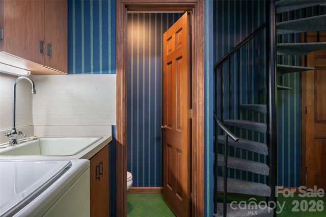 25 E Forest Road, Asheville, NC 28803