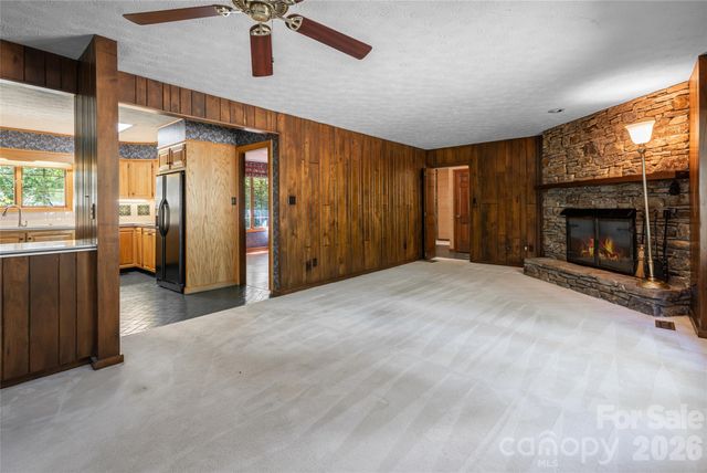 25 E Forest Road, Asheville, NC 28803