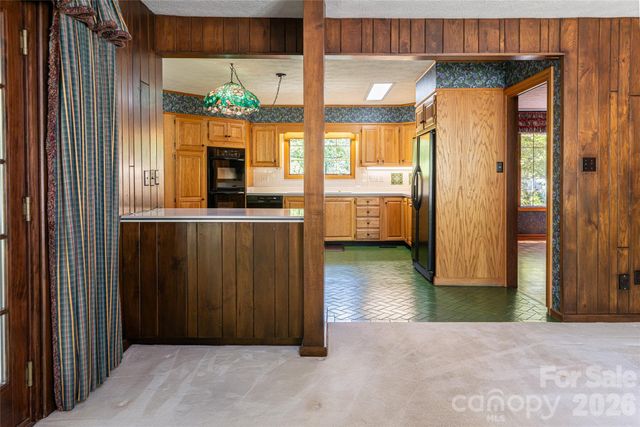 25 E Forest Road, Asheville, NC 28803