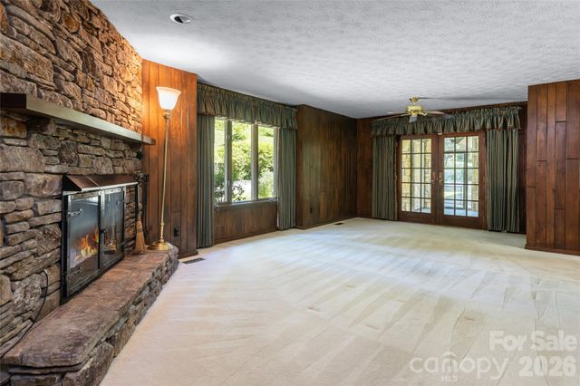 25 E Forest Road, Asheville, NC 28803