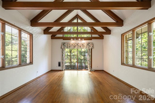25 E Forest Road, Asheville, NC 28803