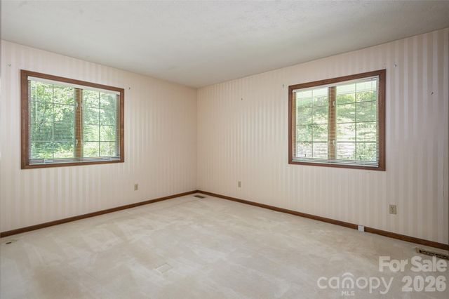 25 E Forest Road, Asheville, NC 28803