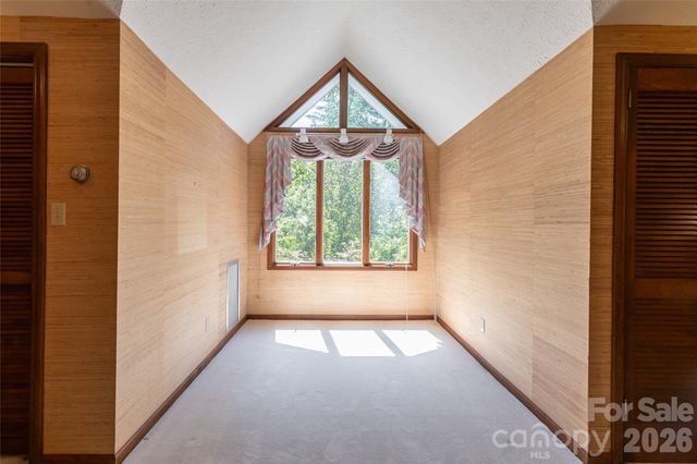 25 E Forest Road, Asheville, NC 28803
