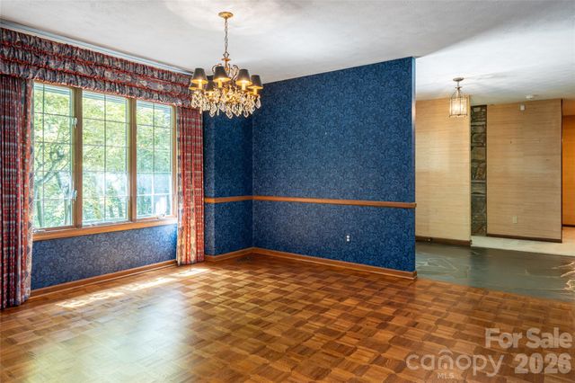 25 E Forest Road, Asheville, NC 28803