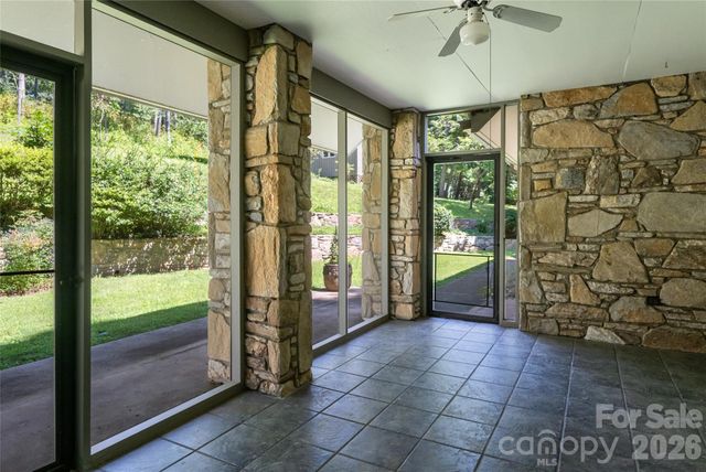 25 E Forest Road, Asheville, NC 28803