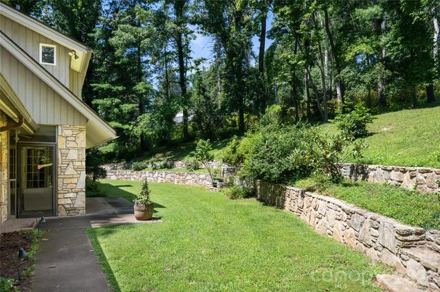 25 E Forest Road, Asheville, NC 28803