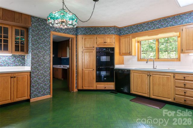 25 E Forest Road, Asheville, NC 28803