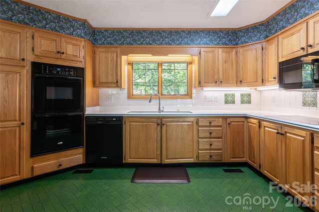25 E Forest Road, Asheville, NC 28803