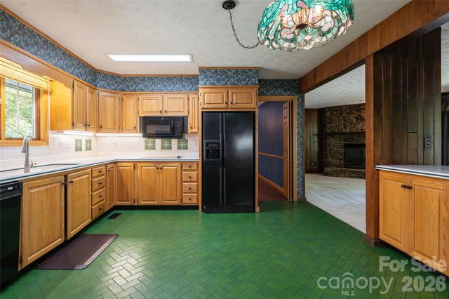 25 E Forest Road, Asheville, NC 28803