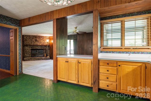 25 E Forest Road, Asheville, NC 28803