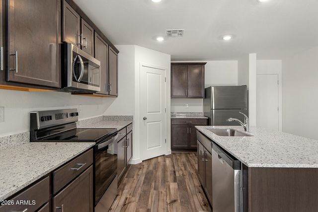 649 W RED HAWK Court, Casa Grande, AZ 85122