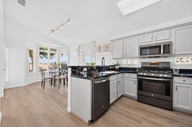 7232 Delta Breeze Ln, Roseville, CA 95747