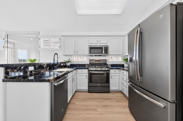 7232 Delta Breeze Ln, Roseville, CA 95747