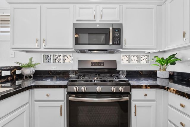 7232 Delta Breeze Ln, Roseville, CA 95747