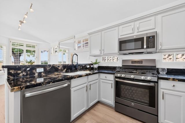 7232 Delta Breeze Ln, Roseville, CA 95747