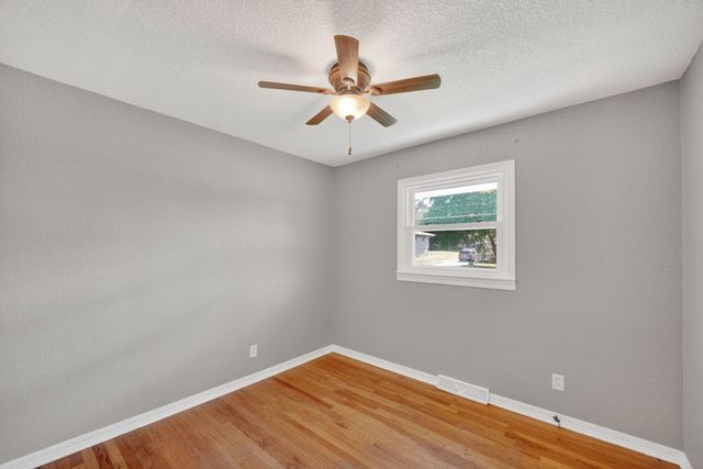 6820 NW 5th Court, Des Moines, IA 50313
