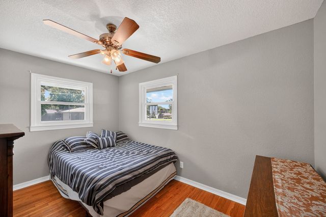 6820 NW 5th Court, Des Moines, IA 50313