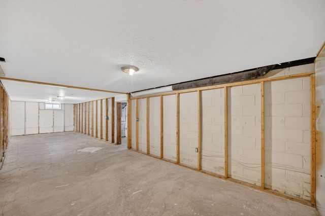 6820 NW 5th Court, Des Moines, IA 50313