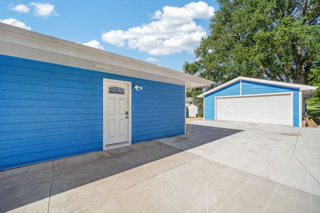 6820 NW 5th Court, Des Moines, IA 50313