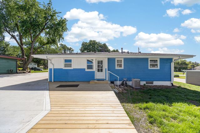 6820 NW 5th Court, Des Moines, IA 50313
