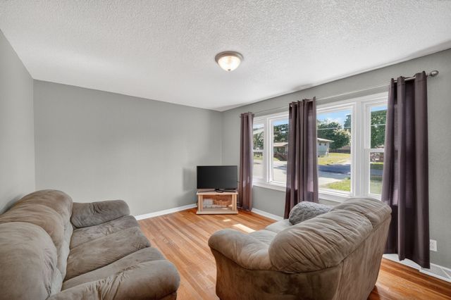 6820 NW 5th Court, Des Moines, IA 50313