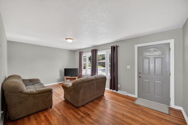6820 NW 5th Court, Des Moines, IA 50313