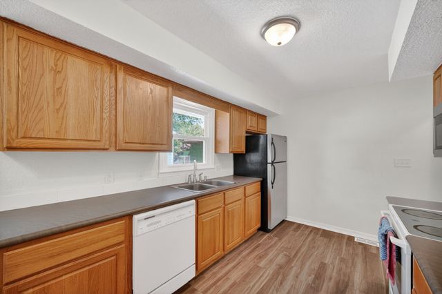 6820 NW 5th Court, Des Moines, IA 50313