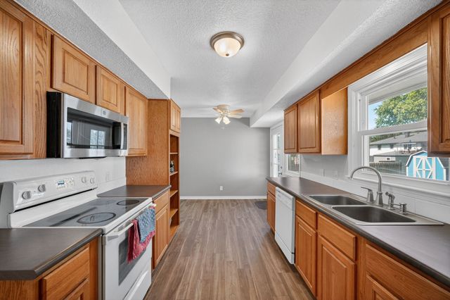6820 NW 5th Court, Des Moines, IA 50313