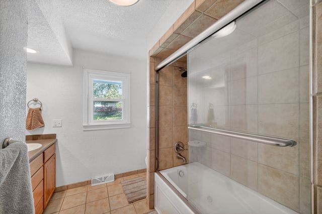 6820 NW 5th Court, Des Moines, IA 50313