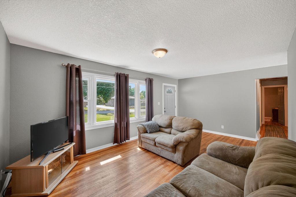 6820 NW 5th Court, Des Moines, IA 50313