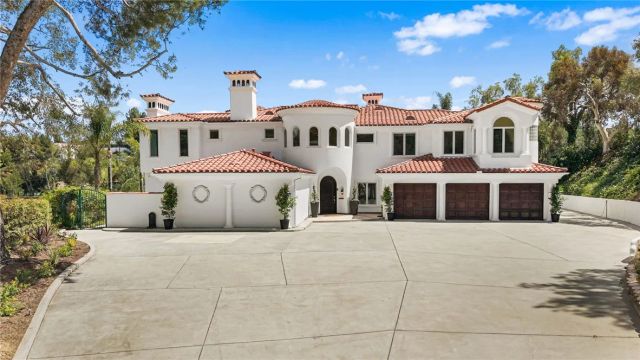 10696 Skyline Drive, North Tustin, CA 92705