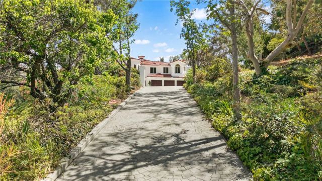 10696 Skyline Drive, North Tustin, CA 92705