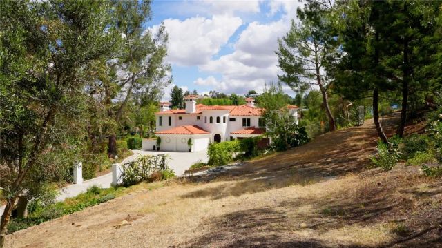 10696 Skyline Drive, North Tustin, CA 92705
