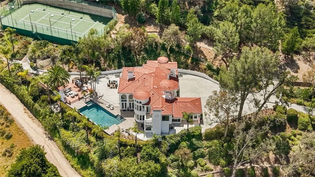 10696 Skyline Drive, North Tustin, CA 92705