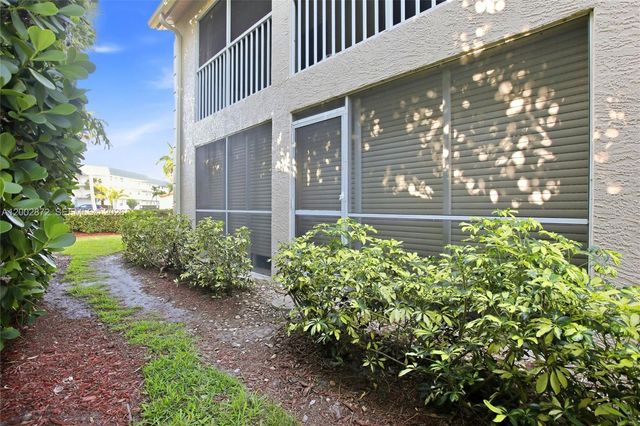 338 Bradstrom Circle A104, Naples, FL 34113