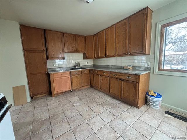 31808 Avondale Street, Westland, MI 48186