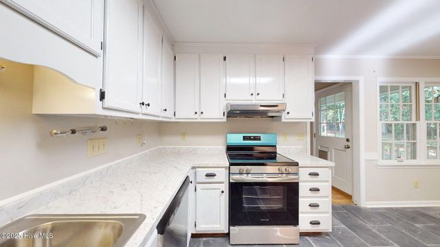 165 Sandhurst Place, Southern Pines, NC 28387
