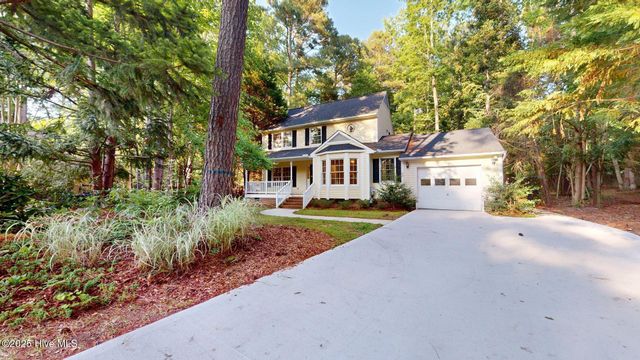 165 Sandhurst Place, Southern Pines, NC 28387
