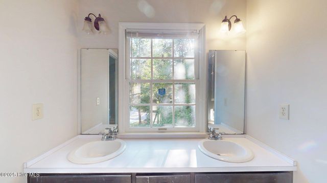 165 Sandhurst Place, Southern Pines, NC 28387