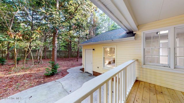 165 Sandhurst Place, Southern Pines, NC 28387
