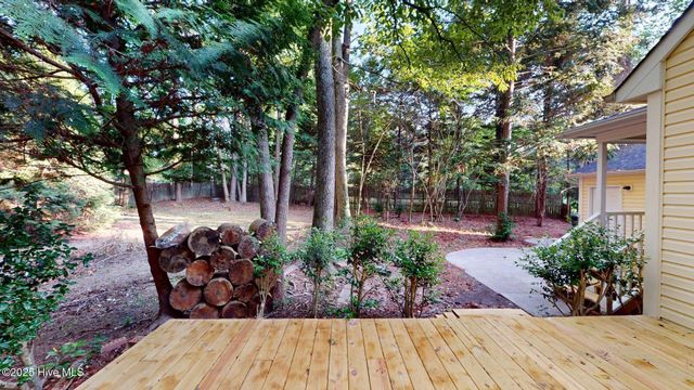 165 Sandhurst Place, Southern Pines, NC 28387