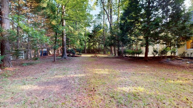 165 Sandhurst Place, Southern Pines, NC 28387