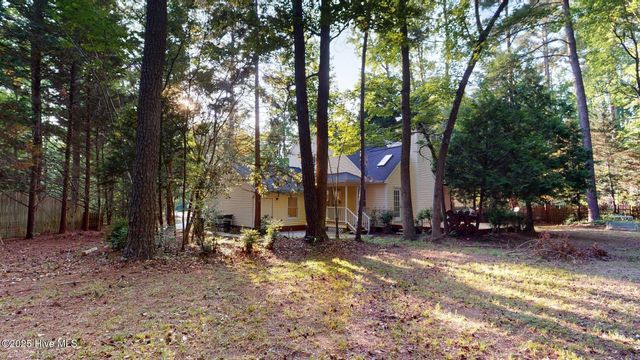 165 Sandhurst Place, Southern Pines, NC 28387