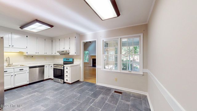 165 Sandhurst Place, Southern Pines, NC 28387