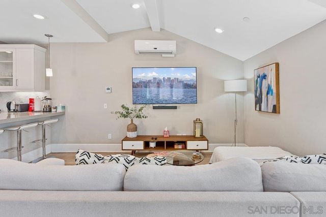 823 Jersey Court, San Diego, CA 92109